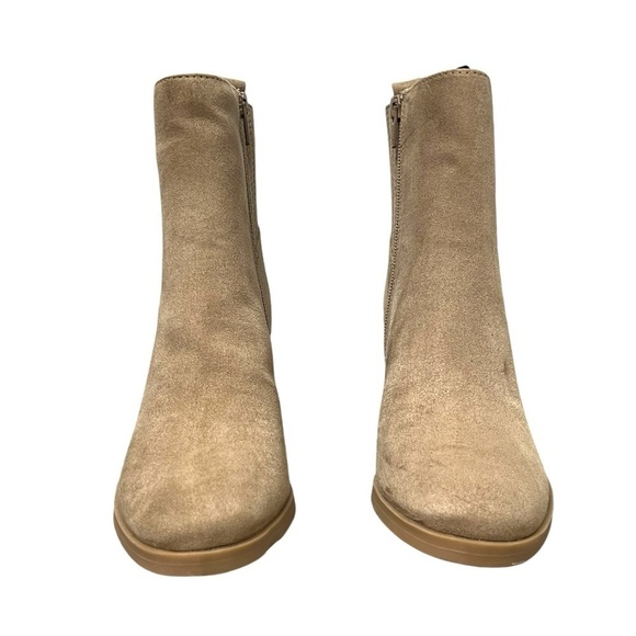 NWT Universal Thread Taupe Wedge Boots - Size 6 - Picture 5 of 14